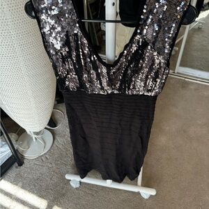 Women’s Guess Los Angeles Sparkle Sequin Size M V-neck Dress Black/silver